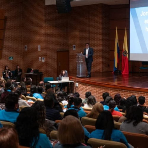 Expertos analizan los desafíos de salud pública del tabaco y vapeo en jóvenes​​