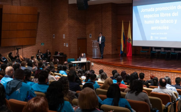 Expertos analizan los desafíos de salud pública del tabaco y vapeo en jóvenes​​