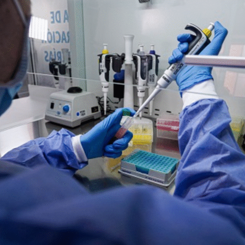Bogotá inaugura el primer laboratorio de genómica que ayudará a pacientes con cáncer y otras enfermedades crónicas