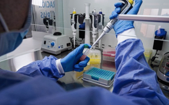 Bogotá inaugura el primer laboratorio de genómica que ayudará a pacientes con cáncer y otras enfermedades crónicas​​