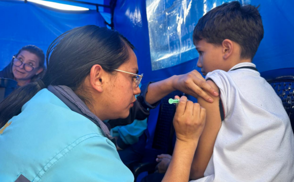 ¿Viaja en Semana Santa? Estas son las vacunas que debería revisar antes de salir​​