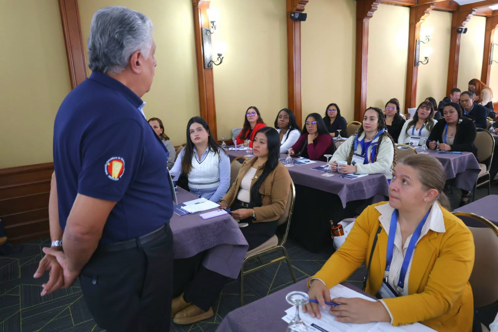 Durante los dos días, los equipos trabajaron con herramientas prácticas para actuar oportunamente ante urgencias maternas y neonatales.