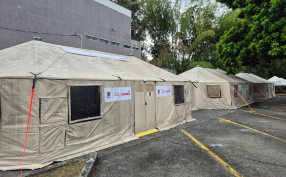 En Armenia, hospital de campaña enviado por Bogotá para respaldar la atención en el Quindío tras el sismo En Armenia, hospital de campaña enviado por Bogotá para respaldar la atención en el Quindío tras el sismo
