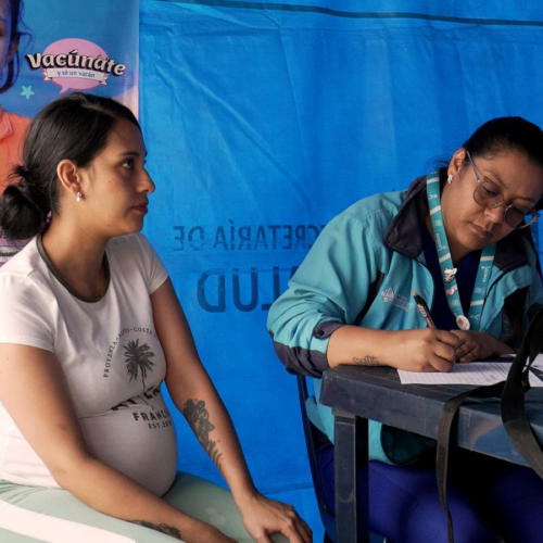 En apenas nueve meses, Bogotá alcanzó una cobertura del 94,6 % en la estrategia híbrida de protección contra la bronquiolitis por virus sincitial respiratorio (VSR) en recién nacidos