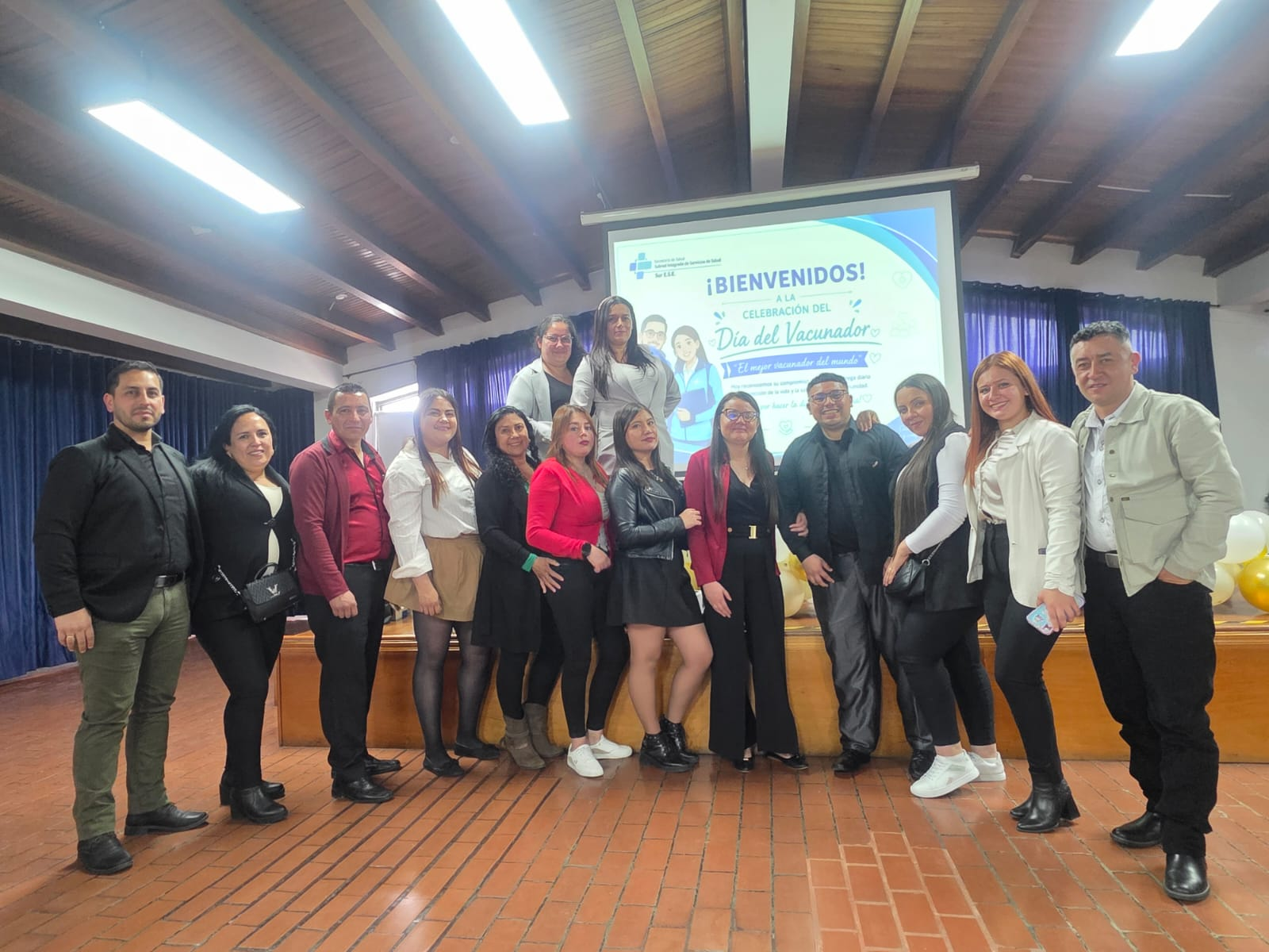 Con paciencia y empatía, nuestros vacunadores recorren el sur de Bogotá para proteger vidas. . Gracias por ponerle el corazón a cada jornada