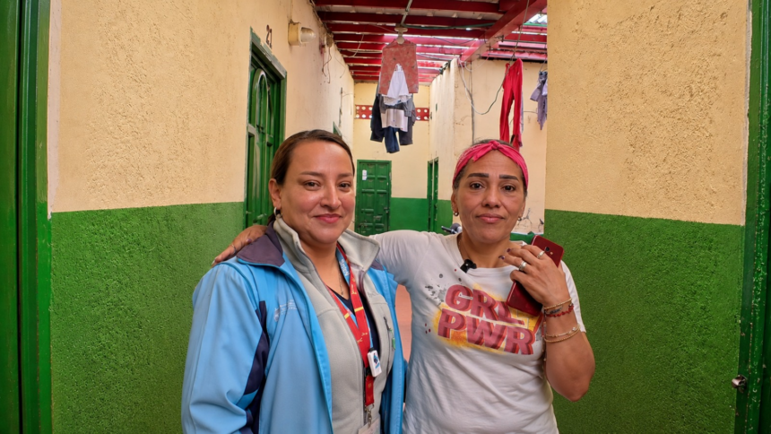 Bajo la premisa de que las personas están en el centro del modelo de salud de Bogotá MAS Bienestar, el Distrito está acercando servicios y atención a familias que viven en lugares de hospedaje transitorio (inmuebles en donde se pagan habitaciones a diario Bajo la premisa de que las personas están en el centro del modelo de salud de Bogotá MAS Bienestar, el Distrito está acercando servicios y atención a familias que viven en lugares de hospedaje transitorio (inmuebles en donde se pagan habitaciones a diario